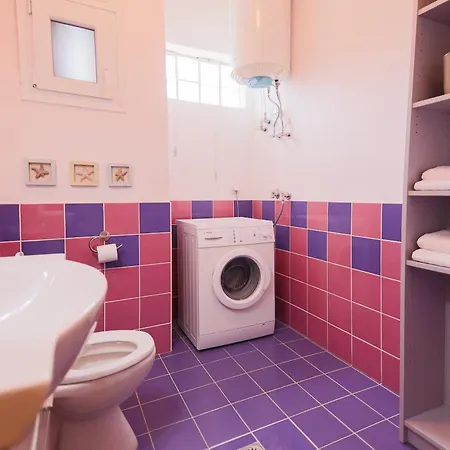 Mareva's House Daire Vromerí